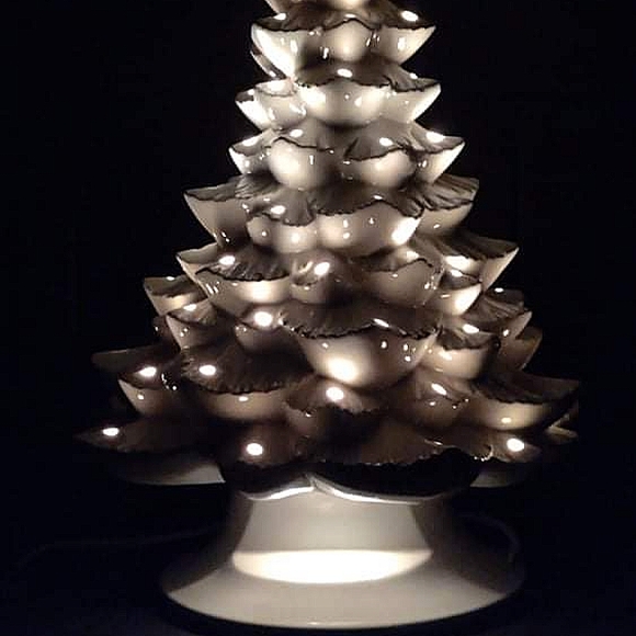 Arnels Ceramic Christmas Tree - Picture 2 of 4